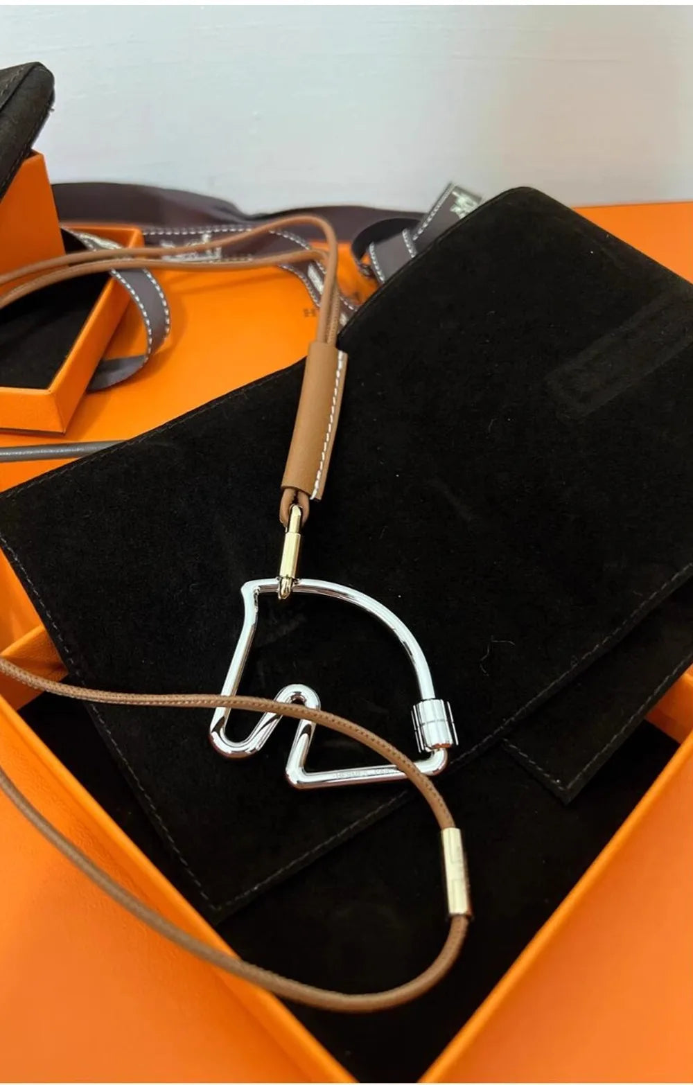 Horse head bag charm Suitable for bags Cheval key chain decorative buckle bag shoulder strap bag pendant H too speed key chain